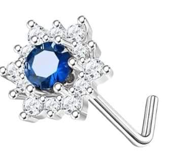 Fleur ornée de strass avec pierre au centre